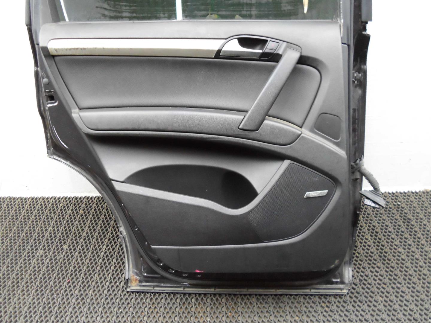 Дверь задняя левая