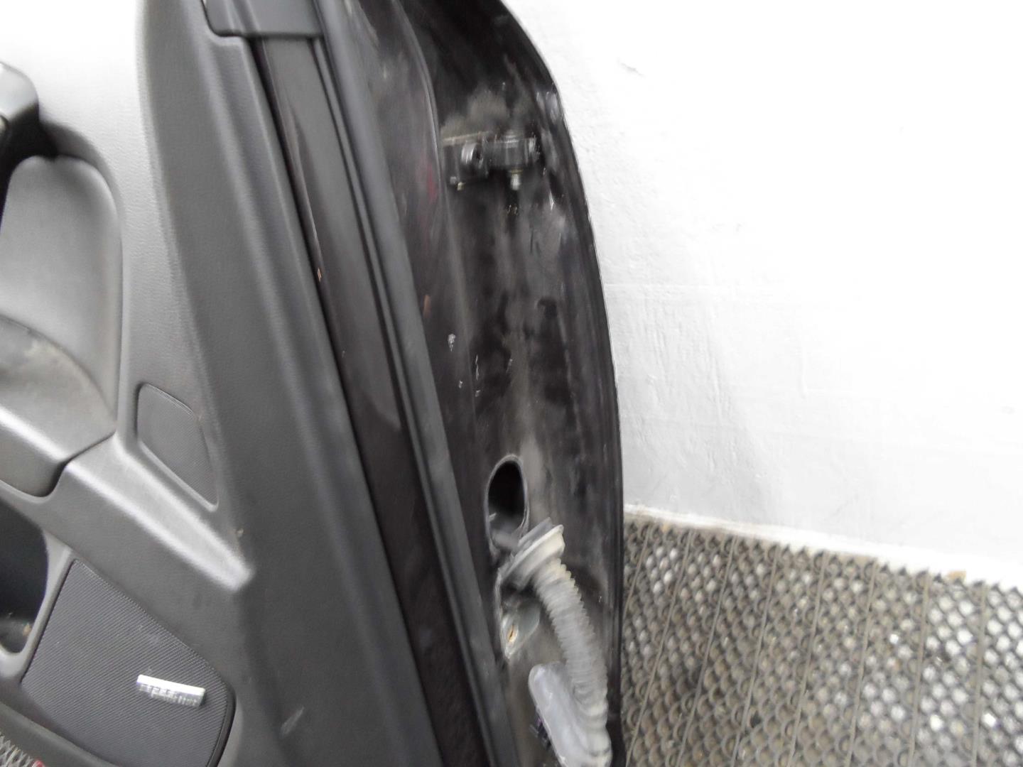 Дверь задняя левая