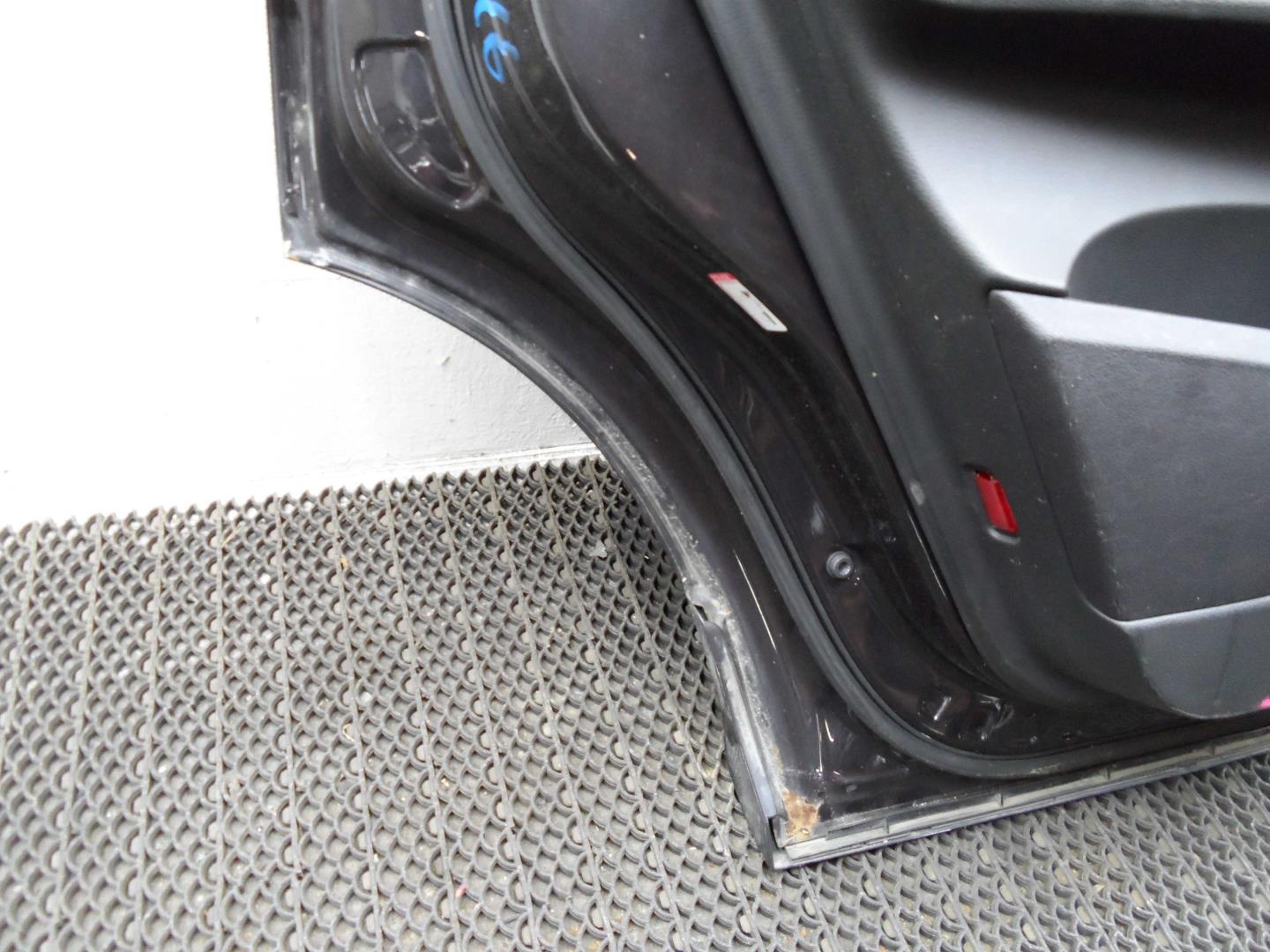 Дверь задняя левая