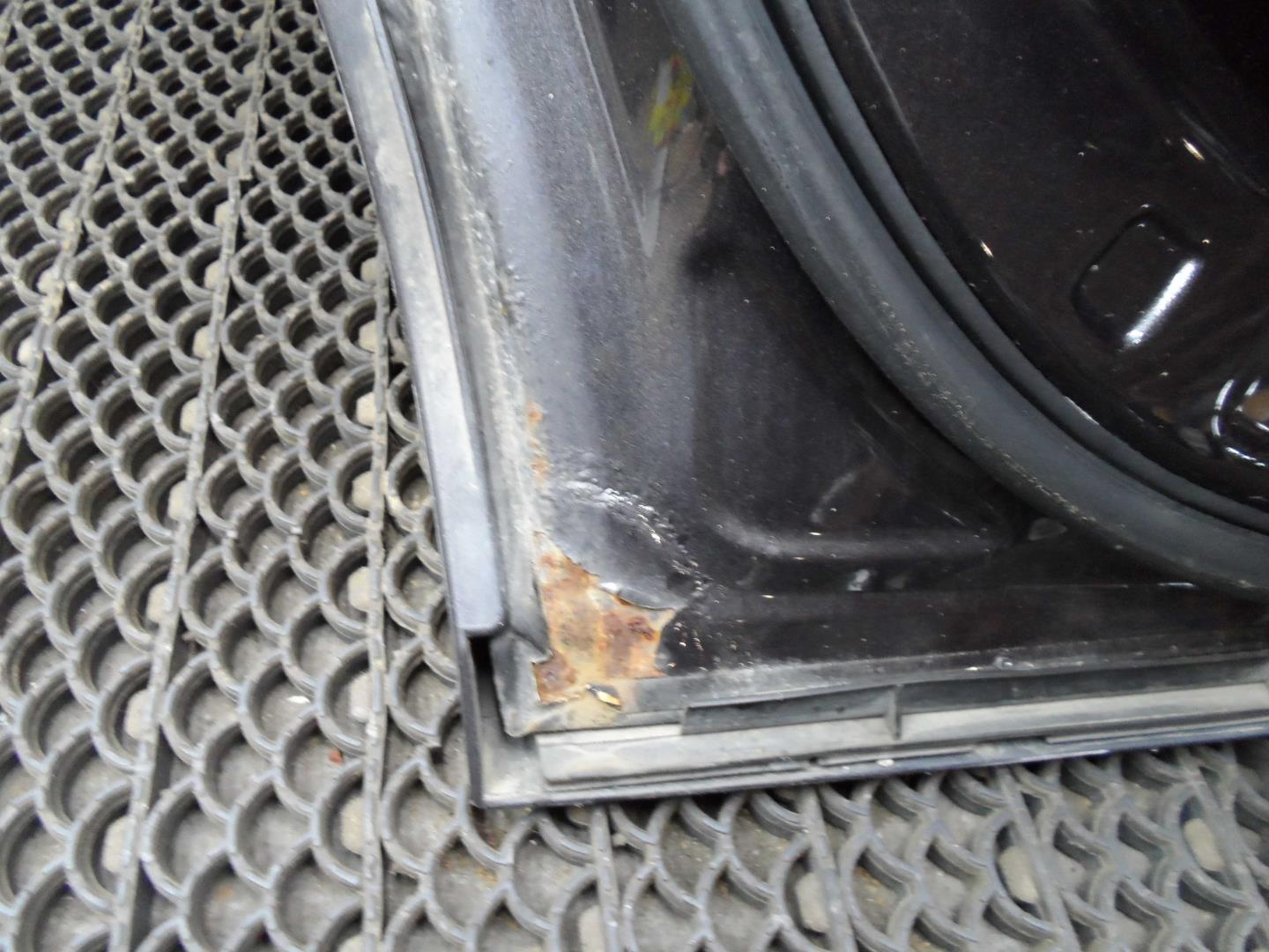 Замок двери задней левой