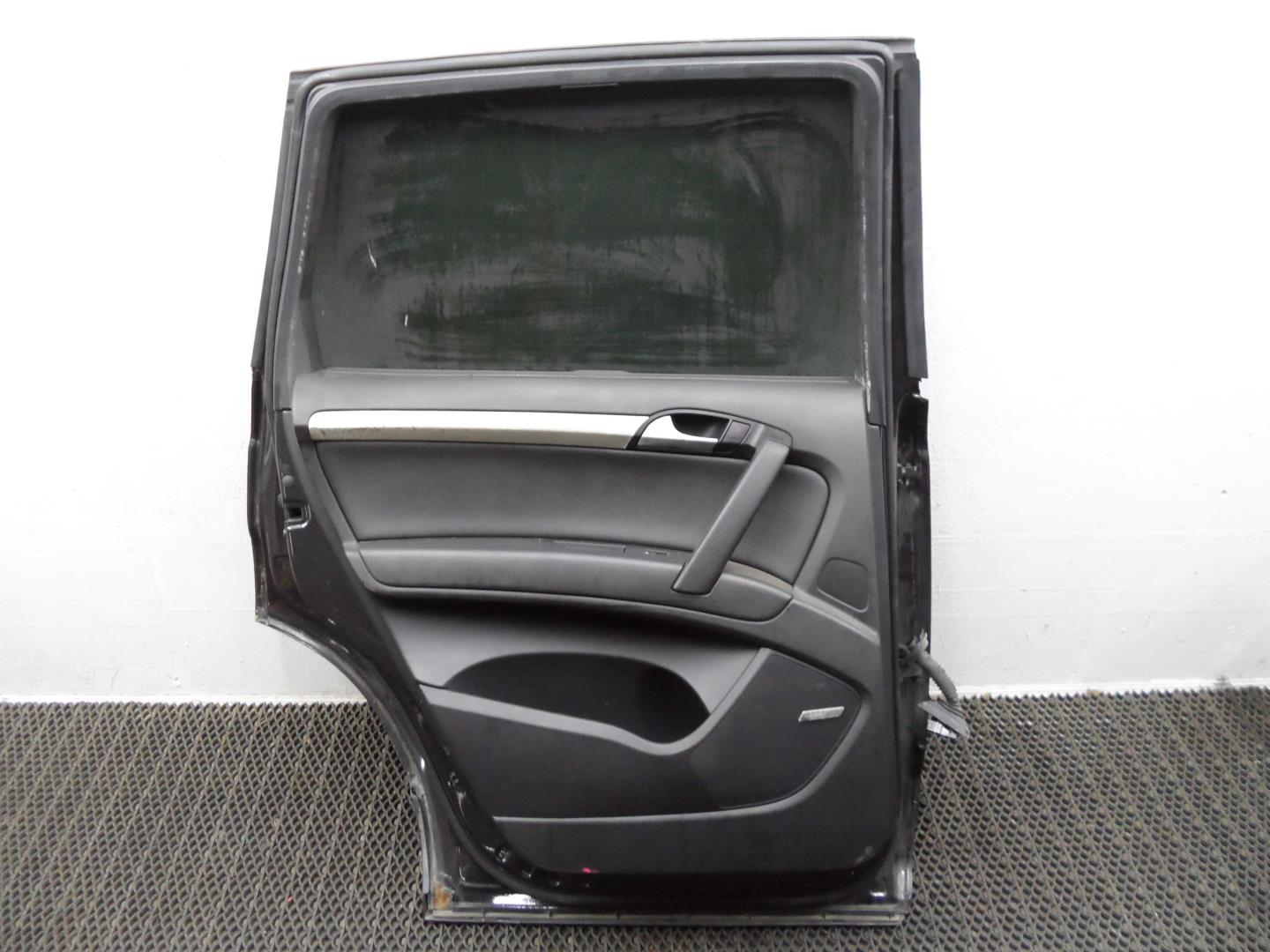 Замок двери задней левой