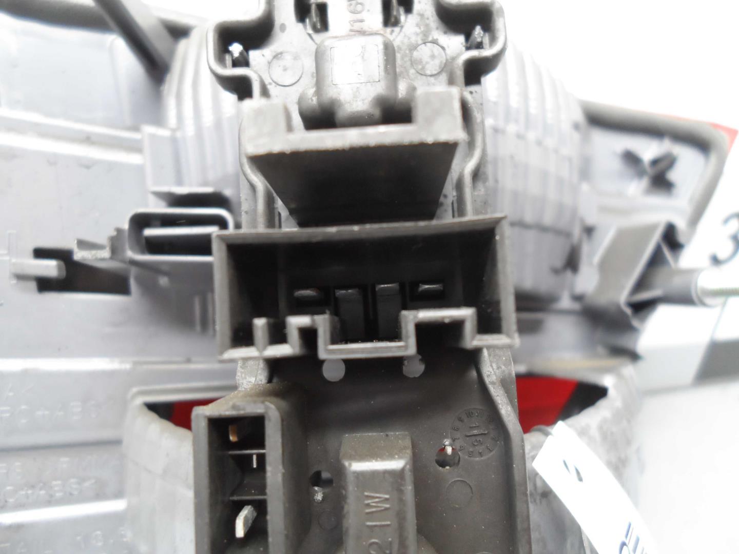 Фонарь задний внутренний правый