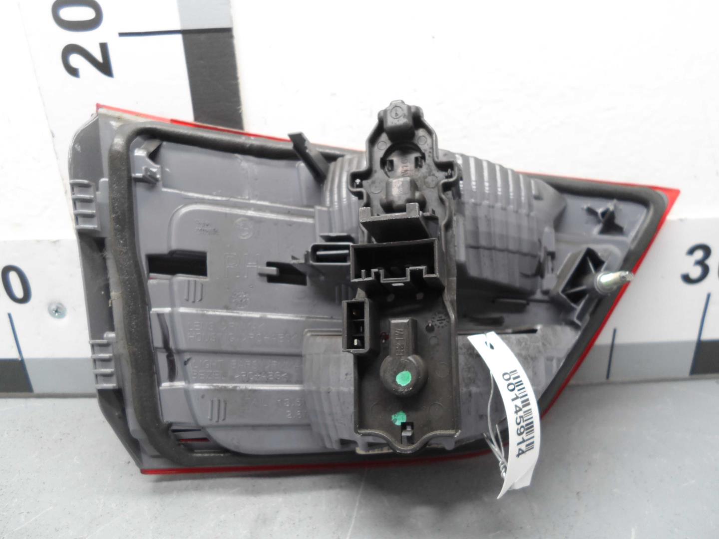 Фонарь задний внутренний правый