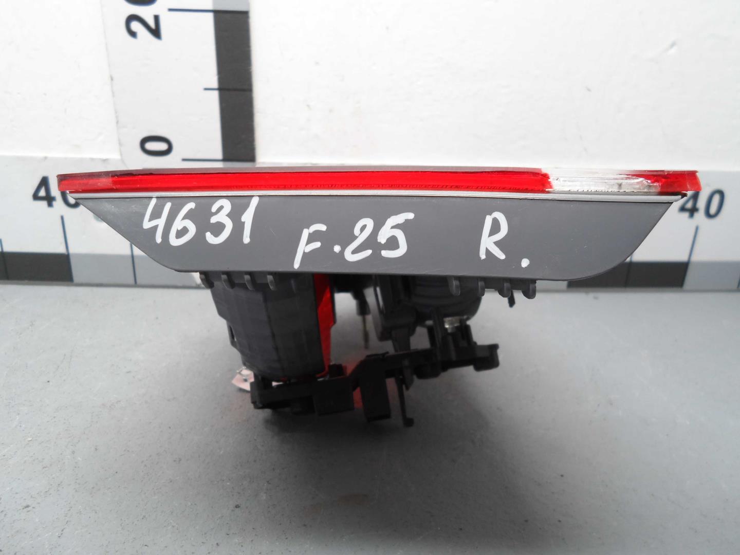 Фонарь задний внутренний правый