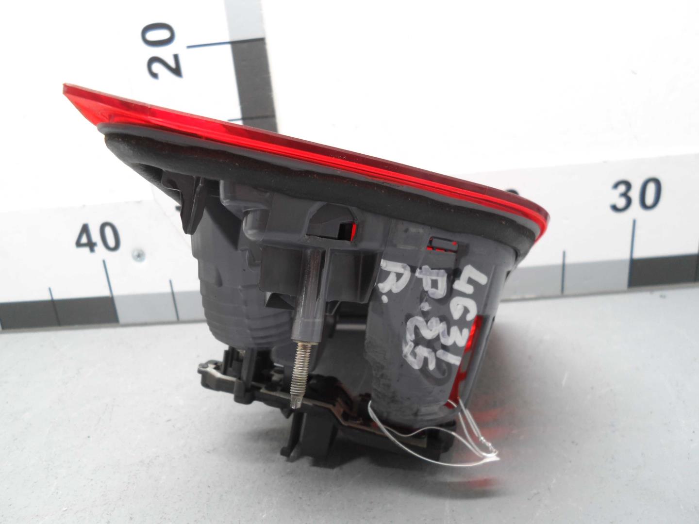 Фонарь задний внутренний правый