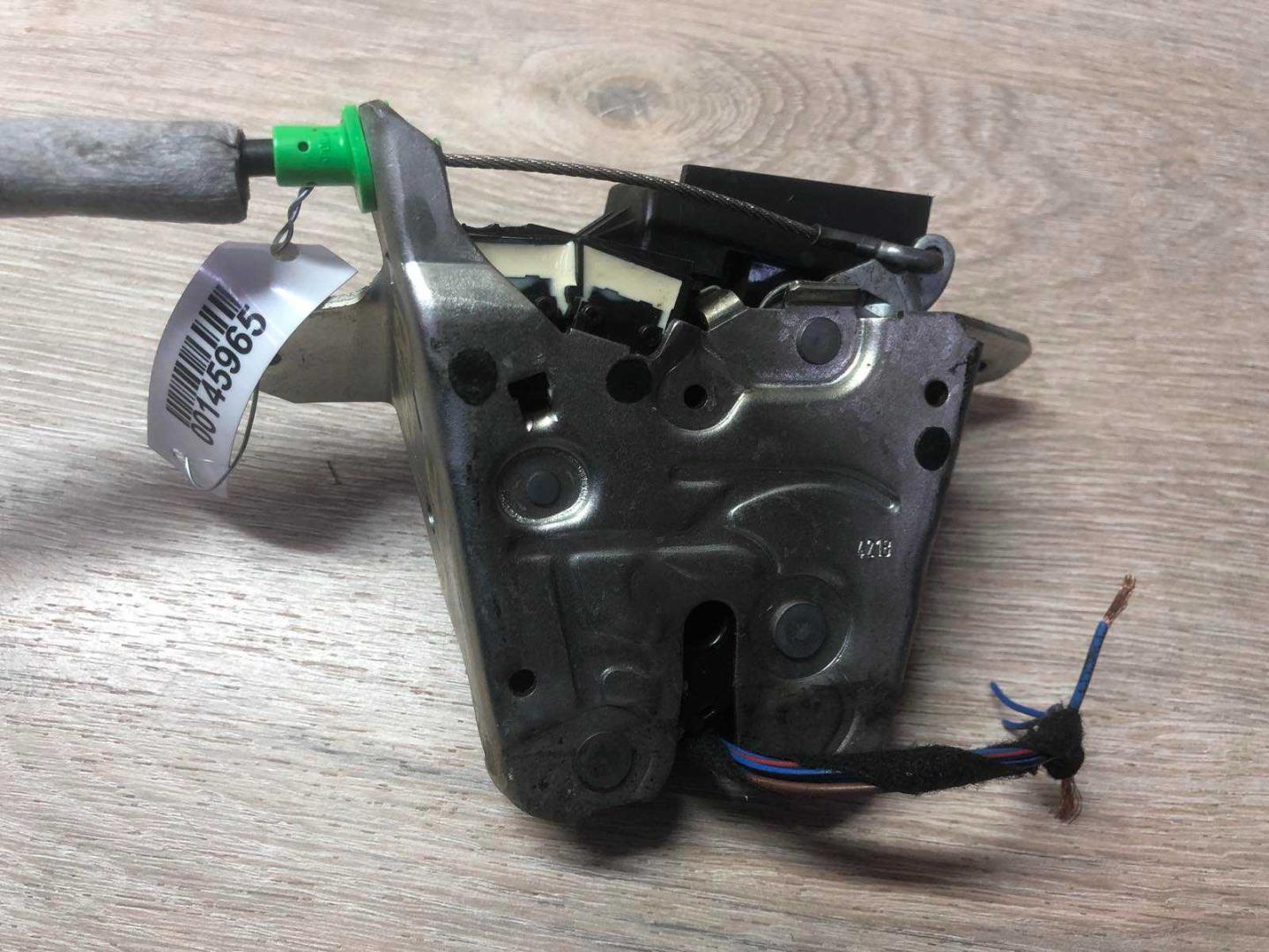 Замок багажника