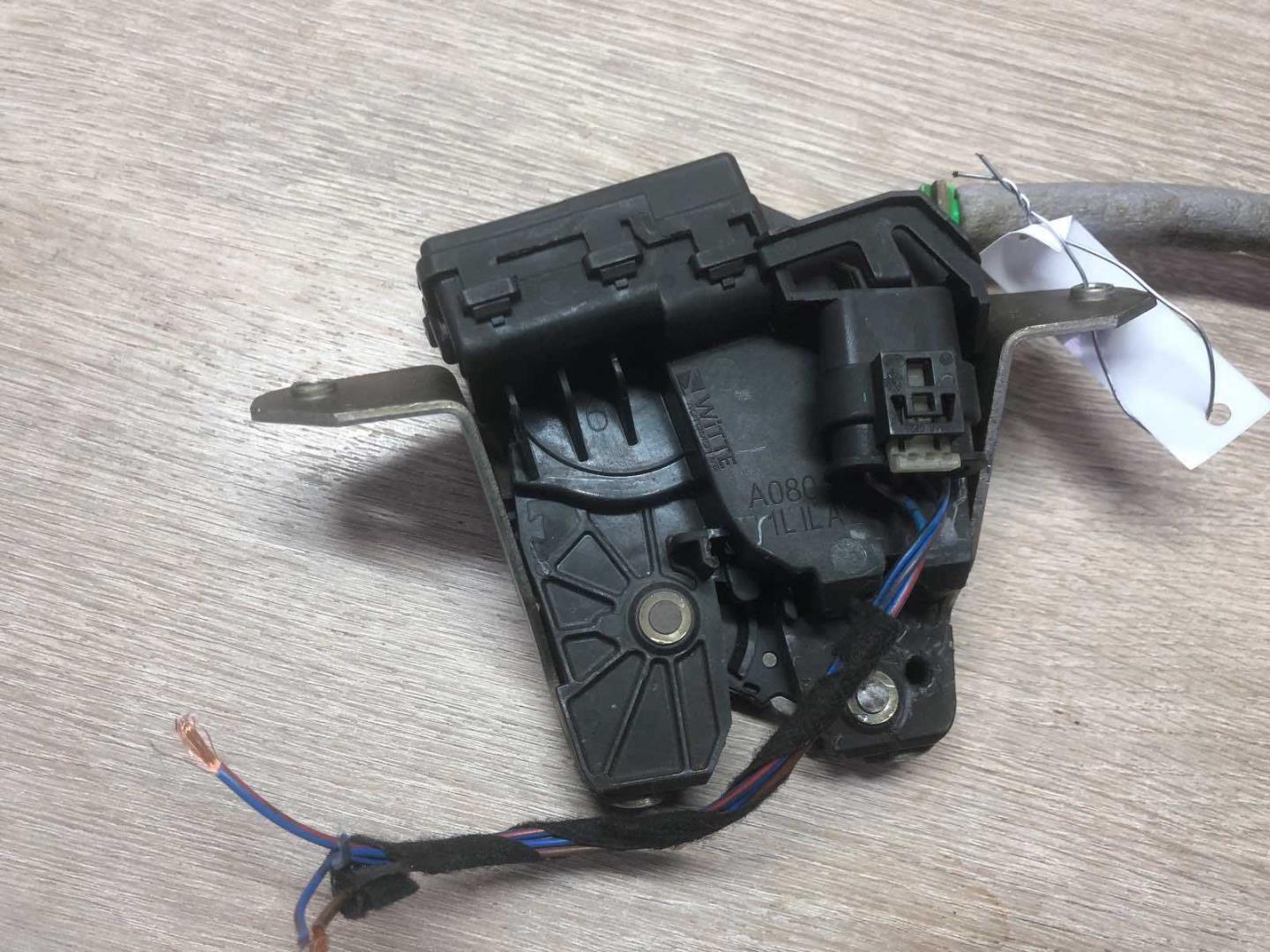 Замок багажника