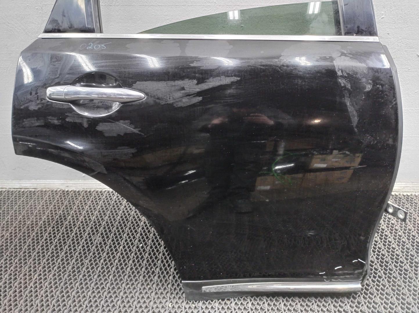 Стекло двери задней правой