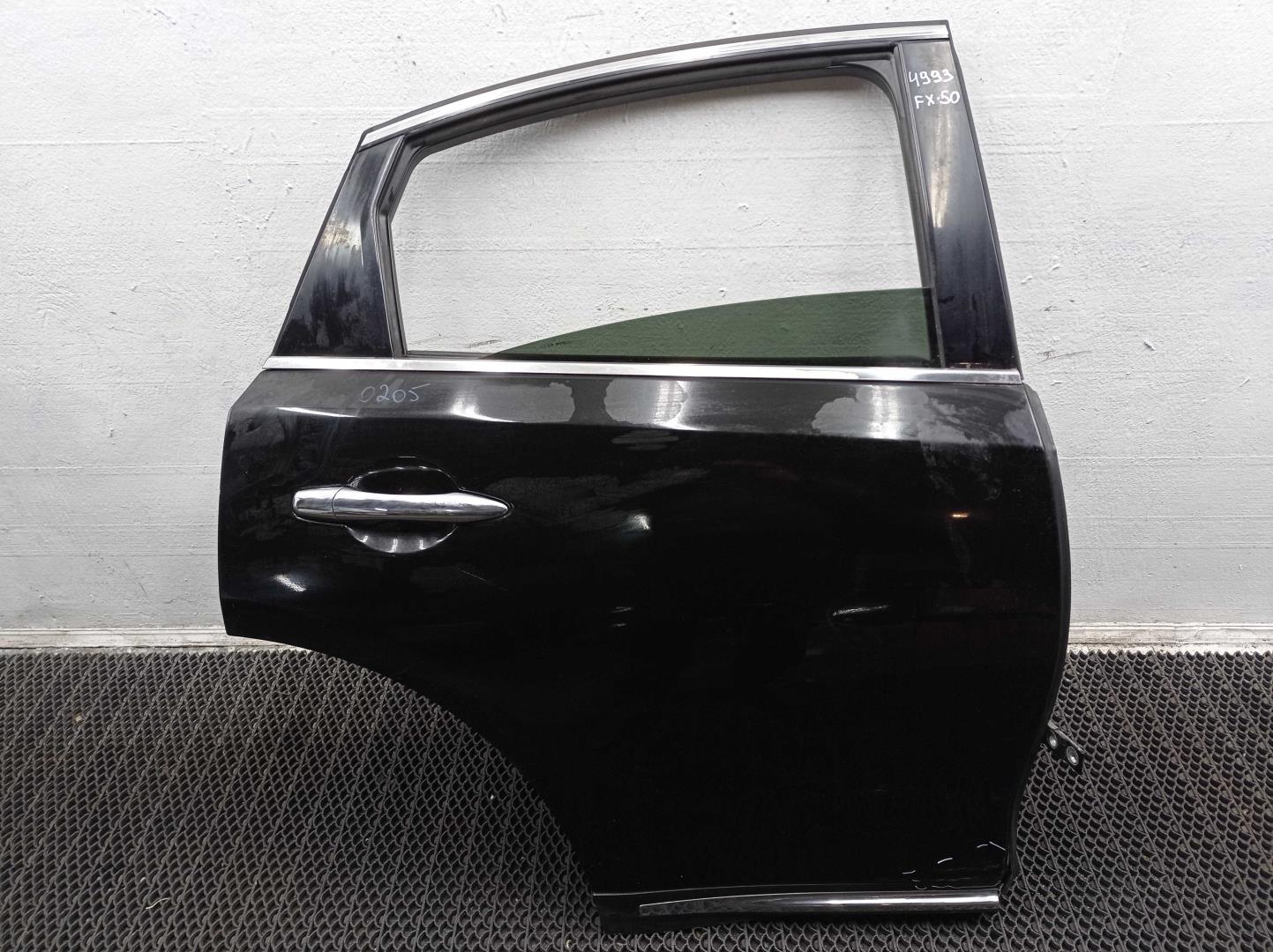 Стекло двери задней правой