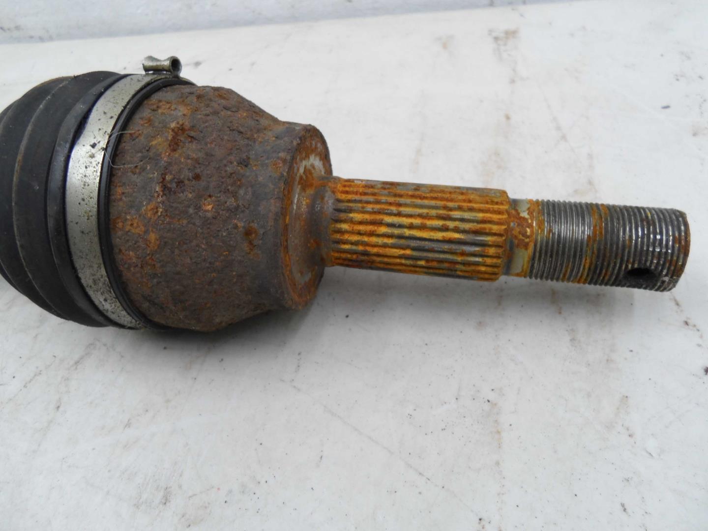 Полуось передняя левая