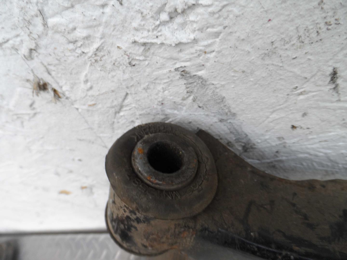 Рычаг передний нижний правый