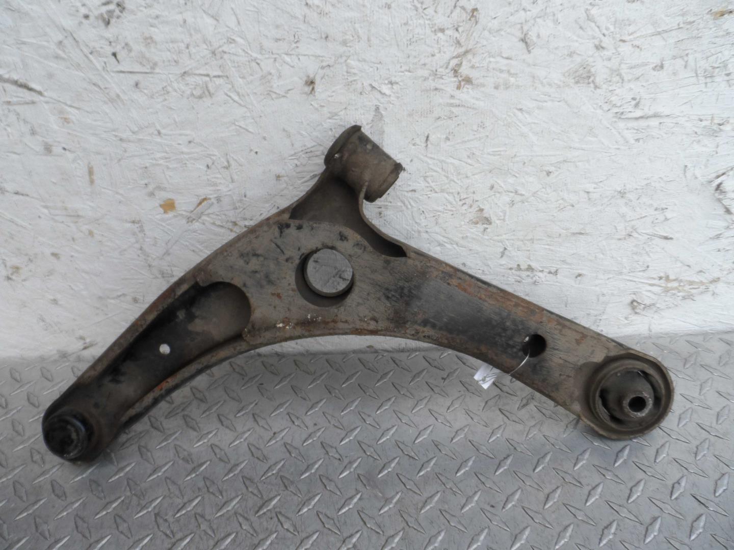 Рычаг передний нижний правый