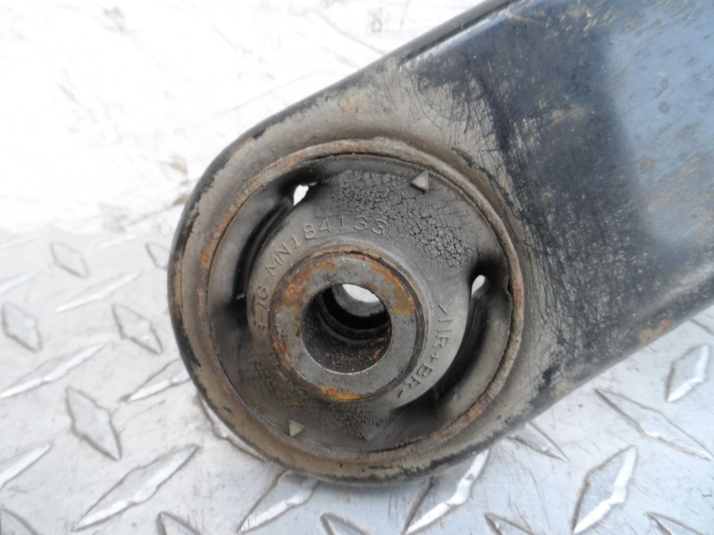 Рычаг передний нижний правый