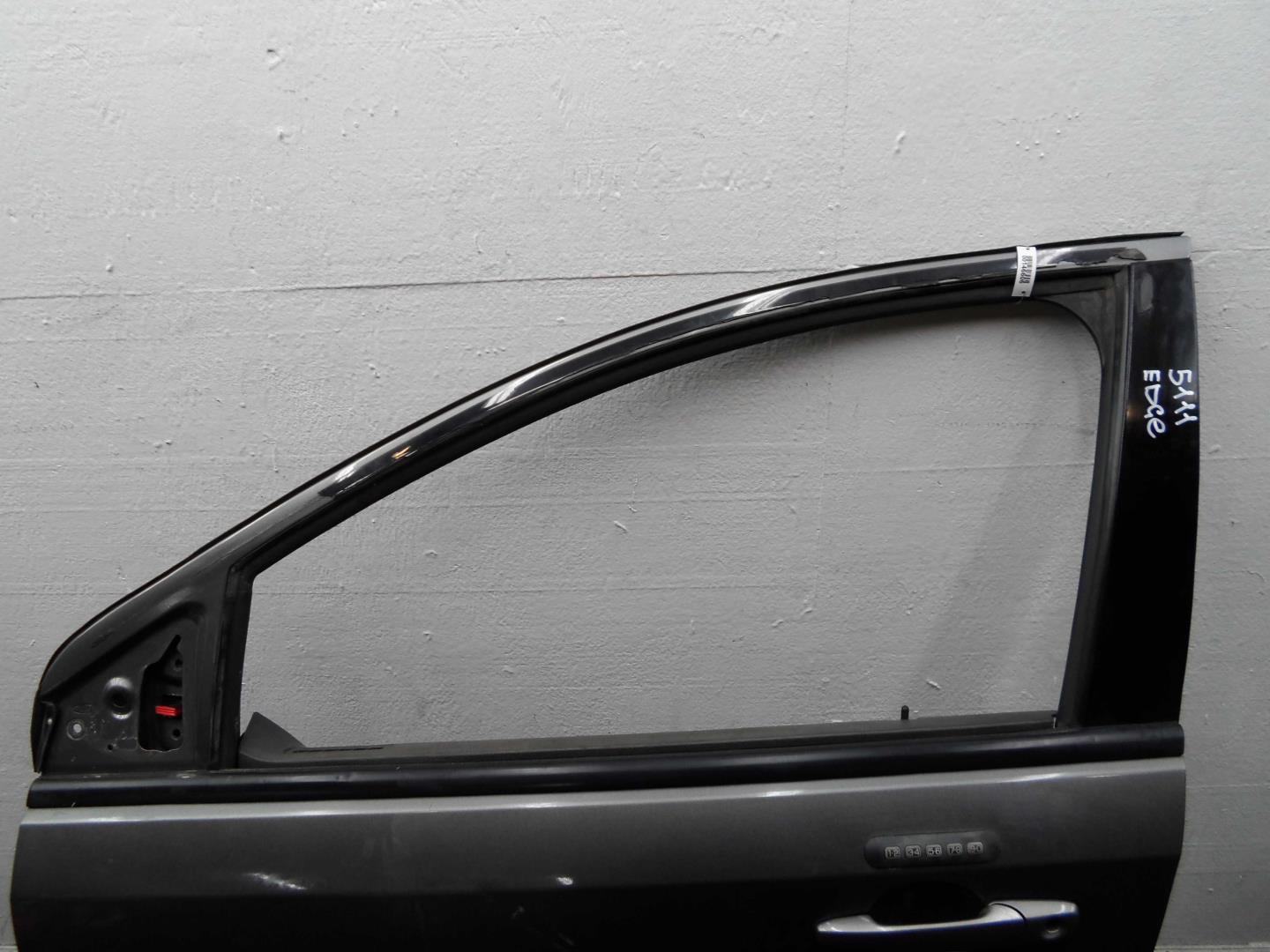 Стекло двери передней левой