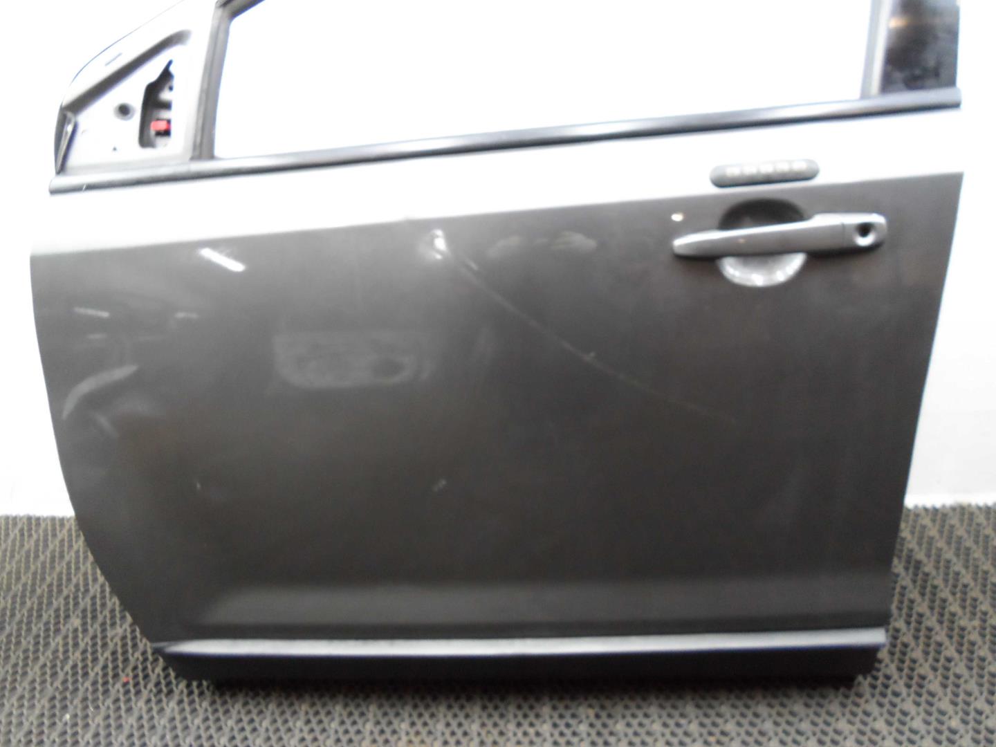 Стекло двери передней левой