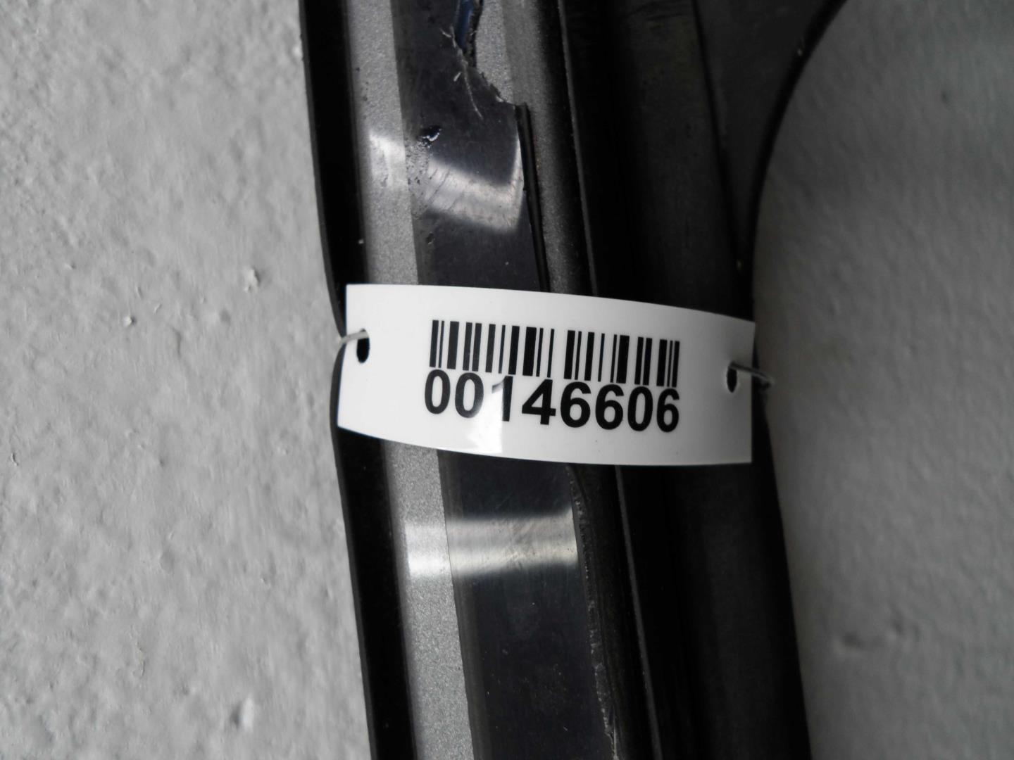 Стекло двери передней левой