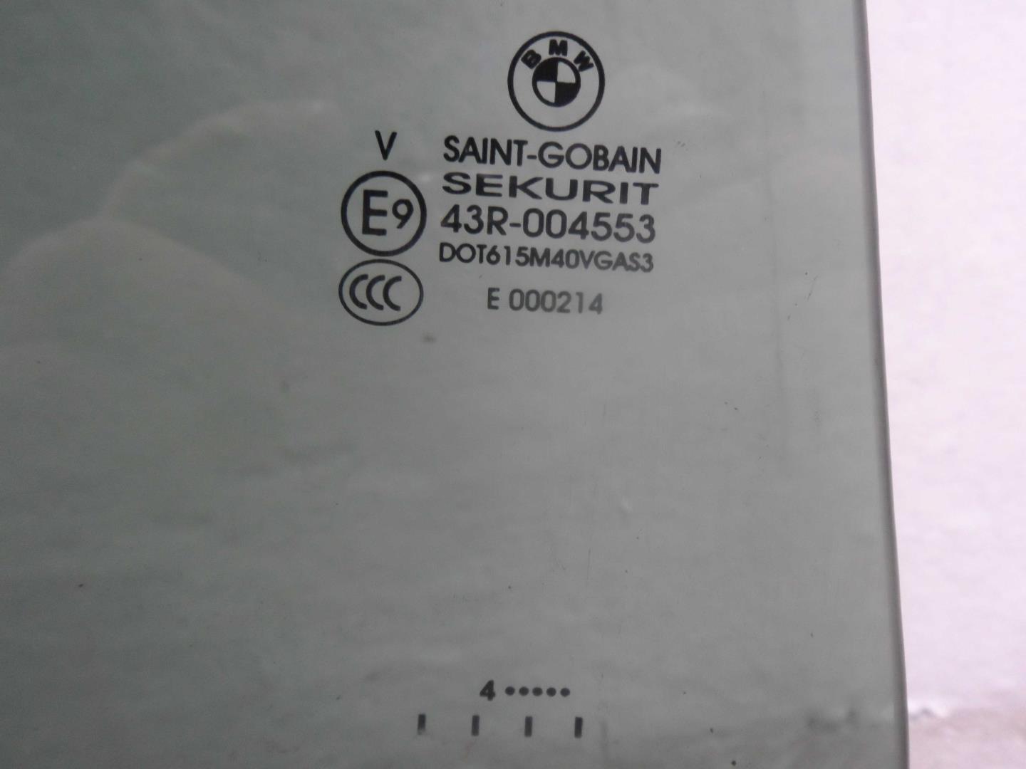 Стекло двери задней правой