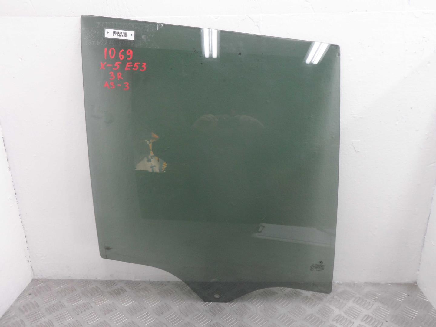 Стекло двери задней правой