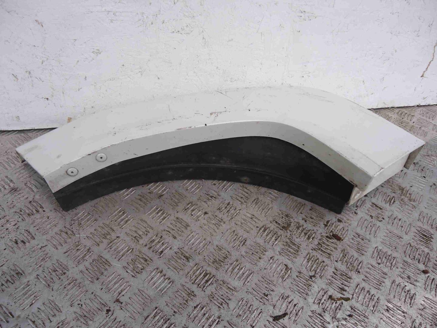 Накладка заднего крыла левого