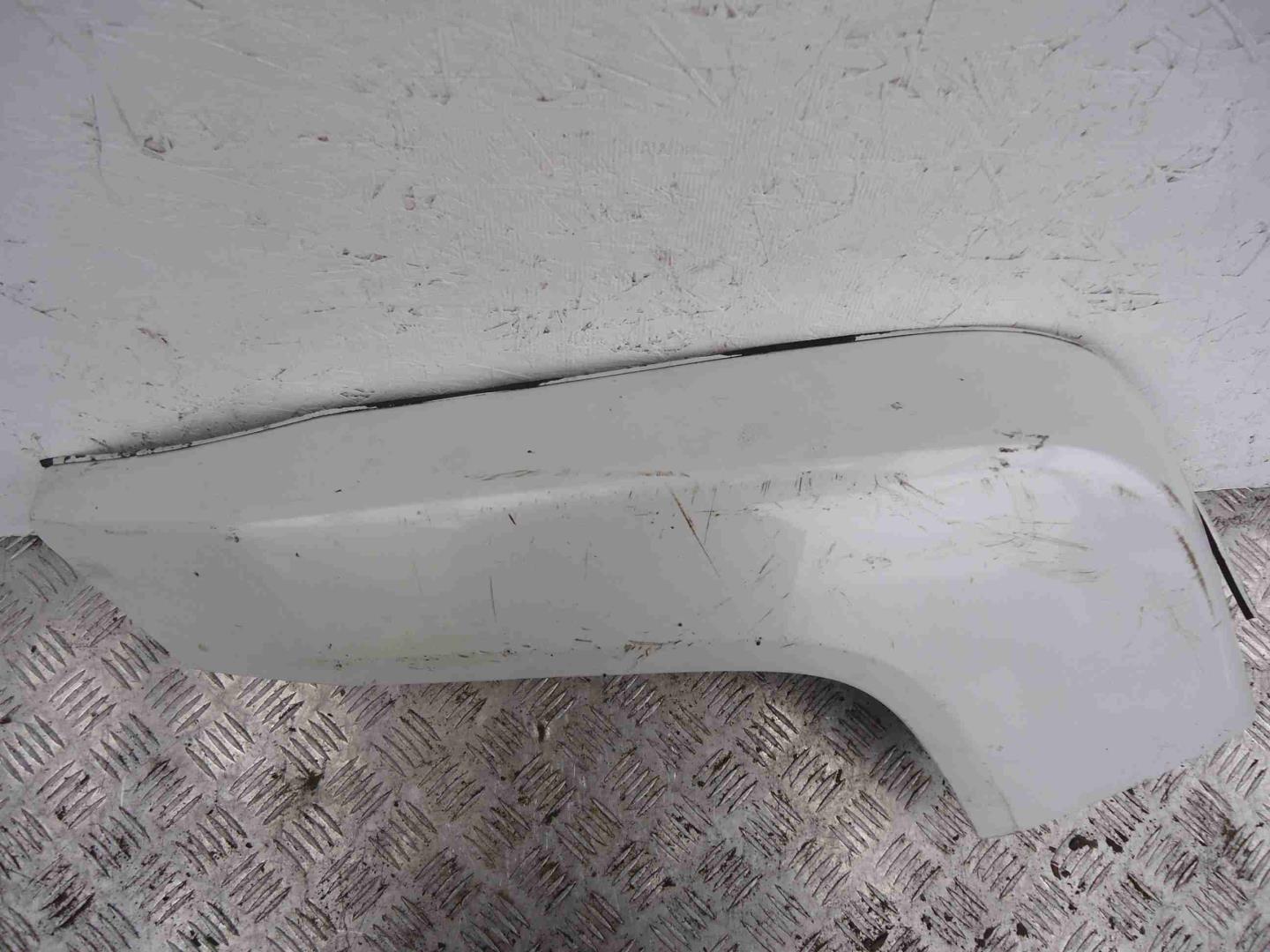 Накладка заднего крыла левого