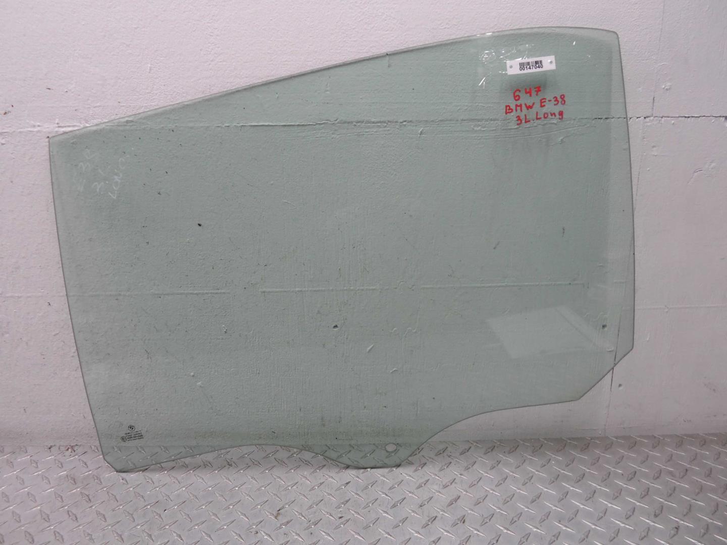 Стекло двери задней левой