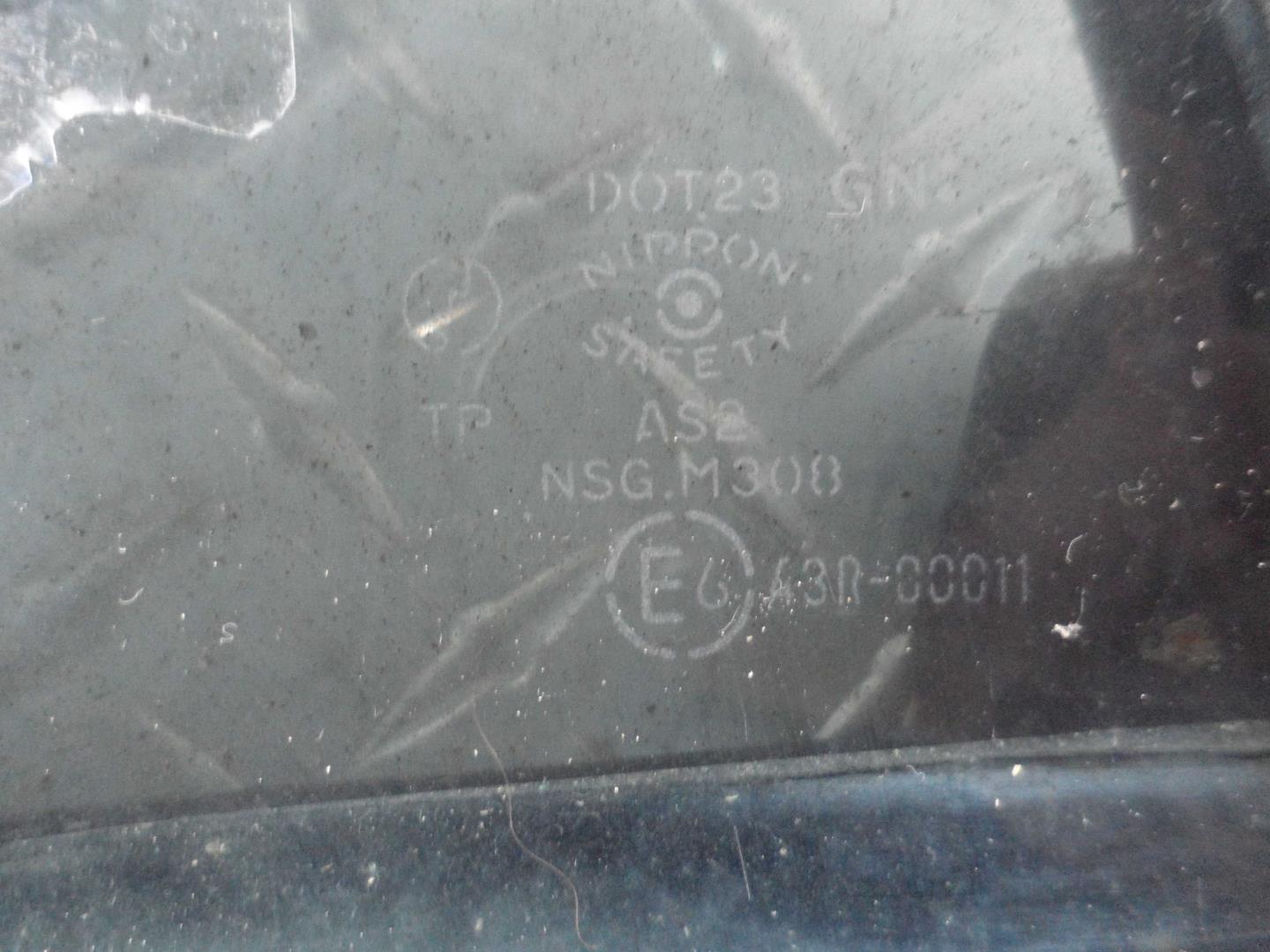 Стекло двери задней левой