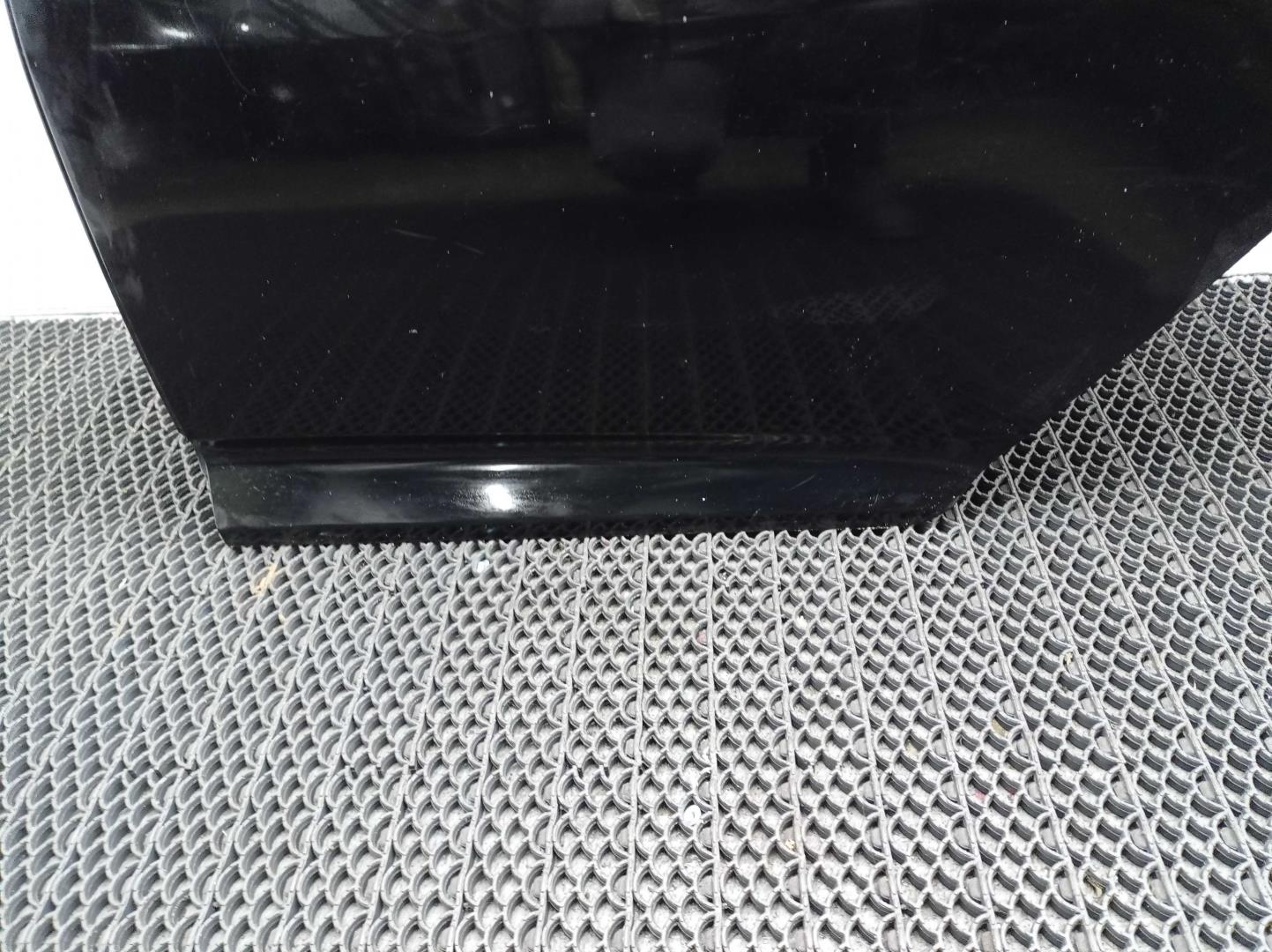 Стекло двери задней левой