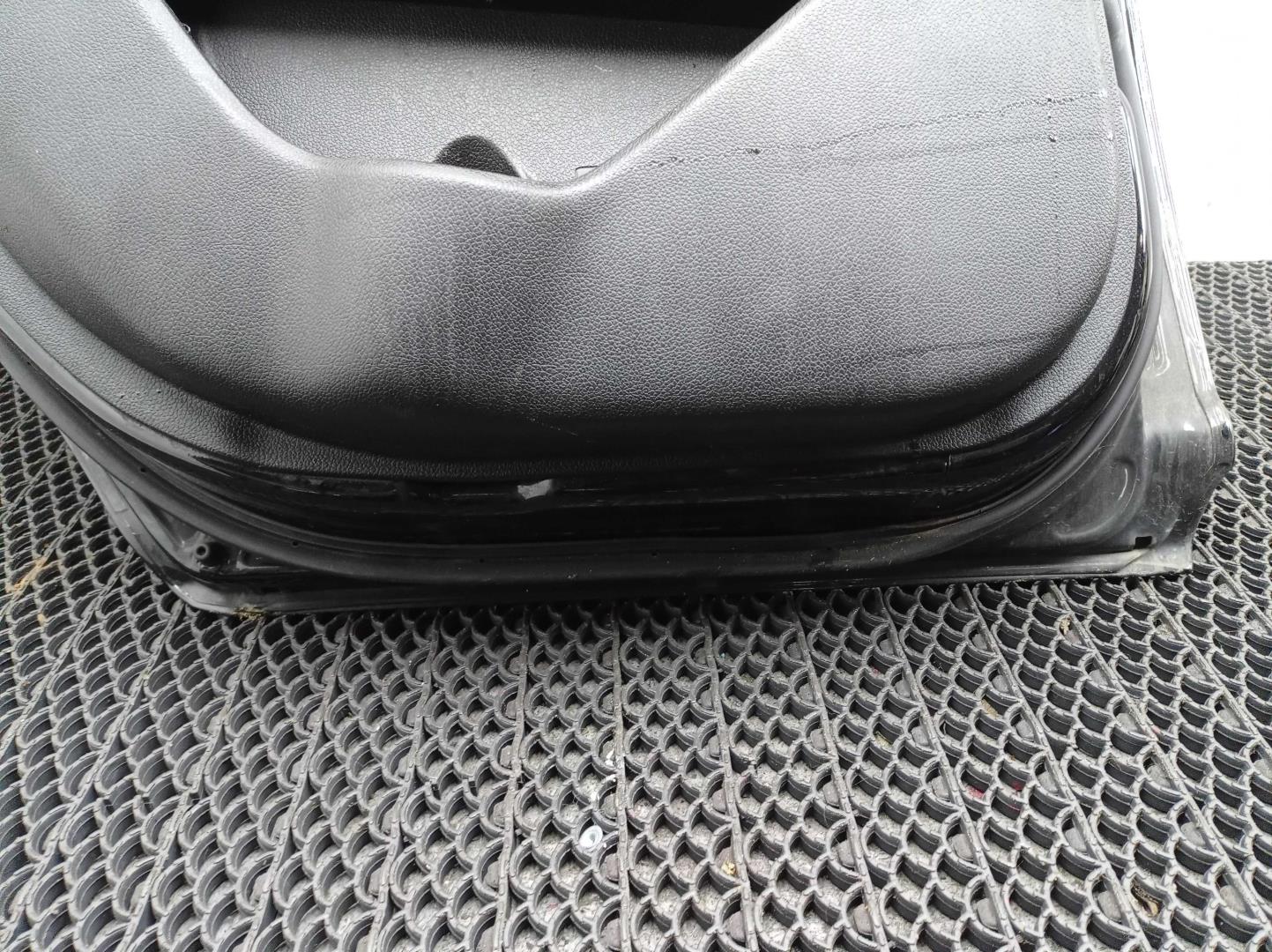 Стекло двери задней левой