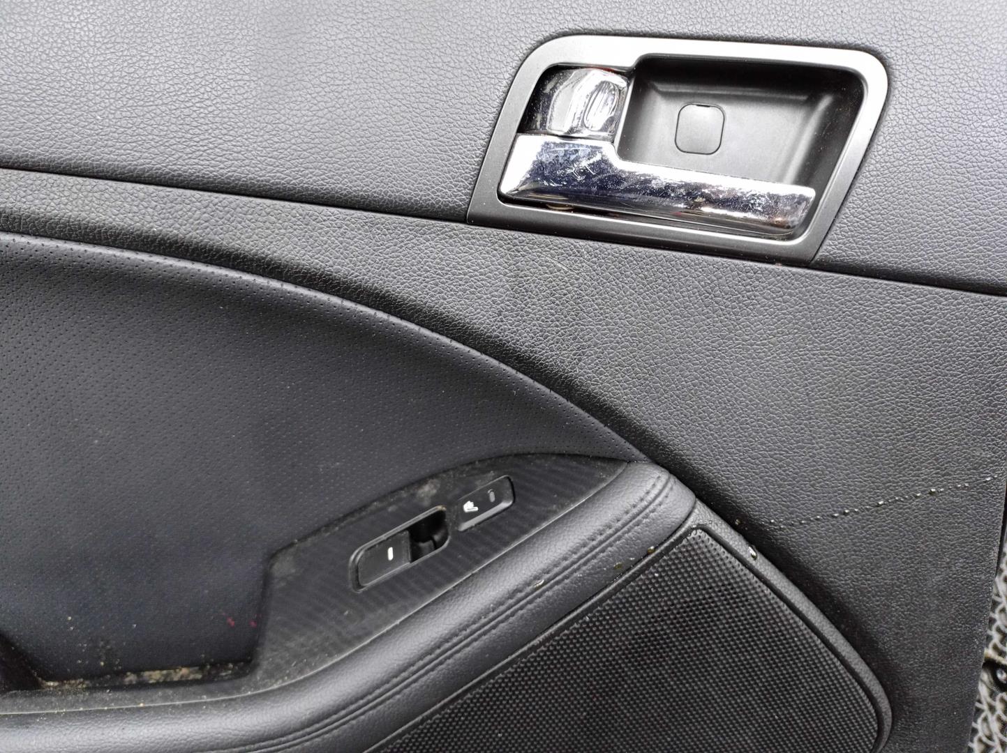 Стекло двери задней левой