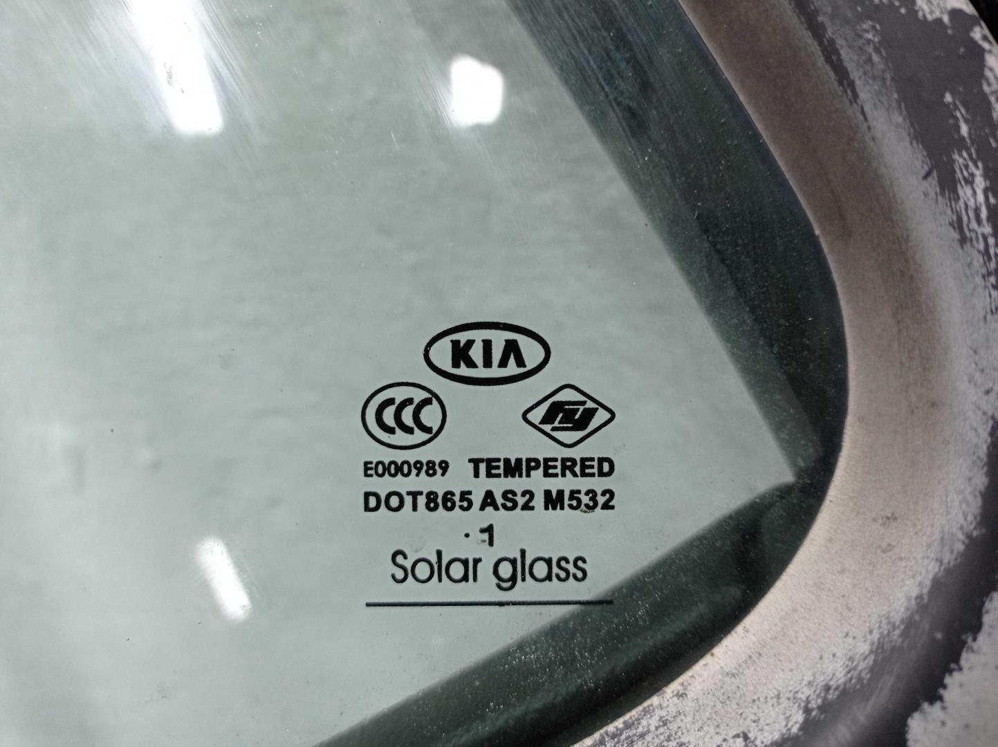 Стекло двери задней левой