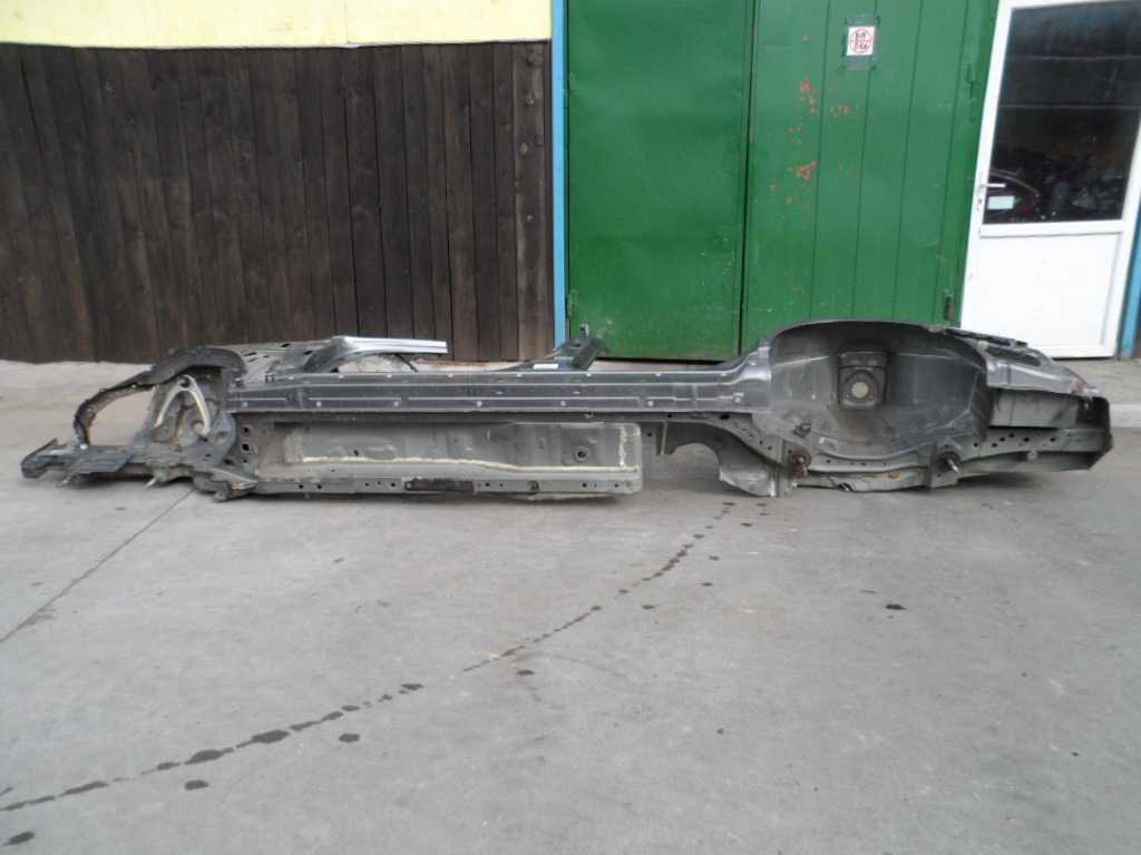 Кузовной элемент