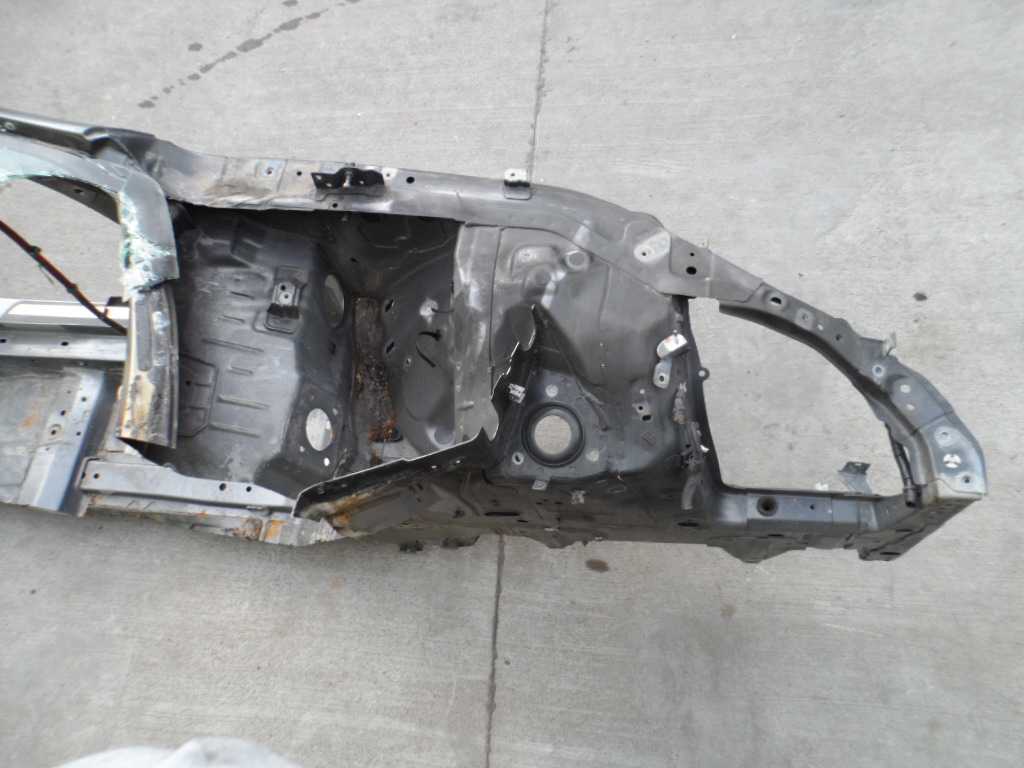 Кузовной элемент