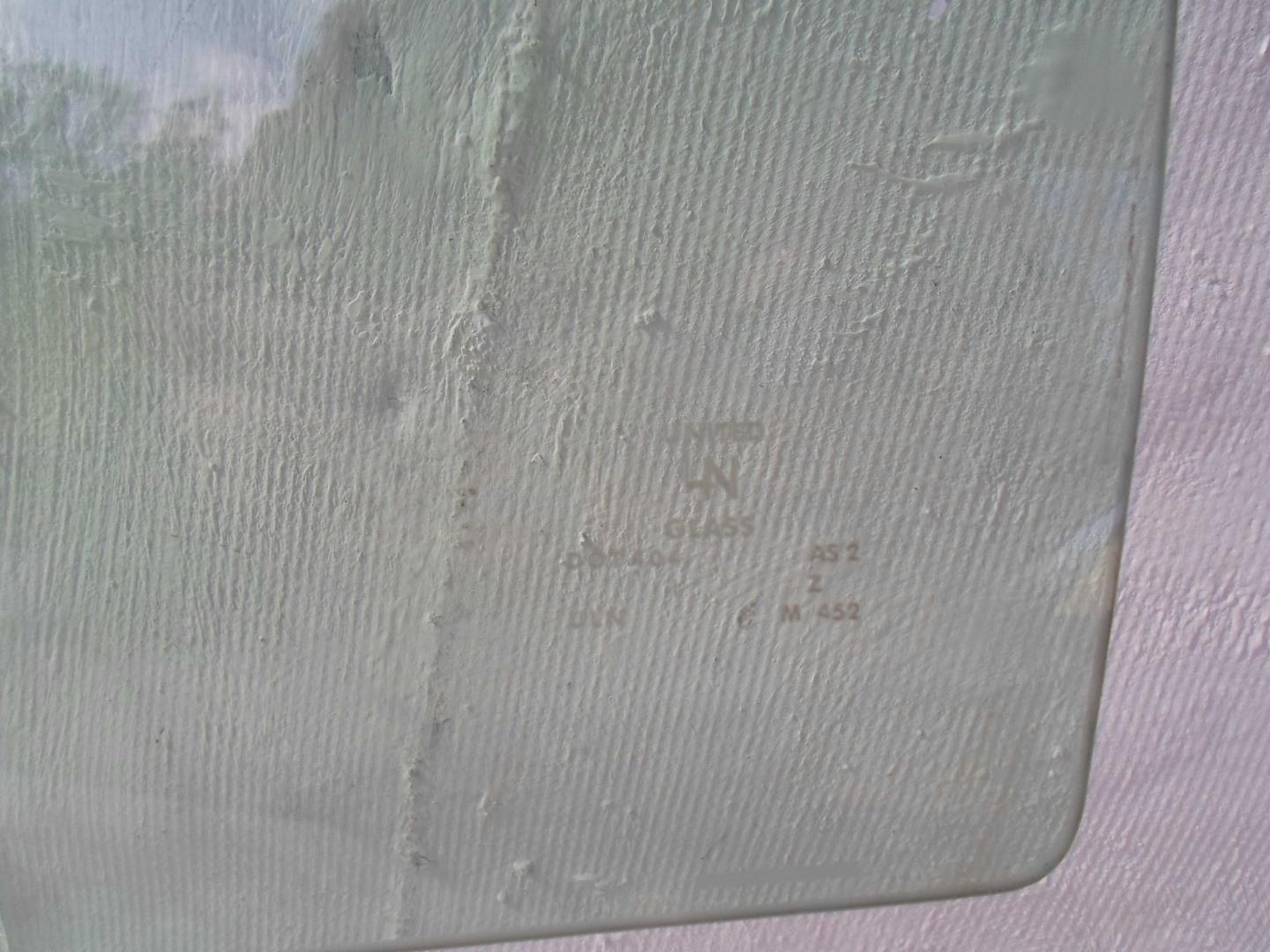 Стекло двери задней левой