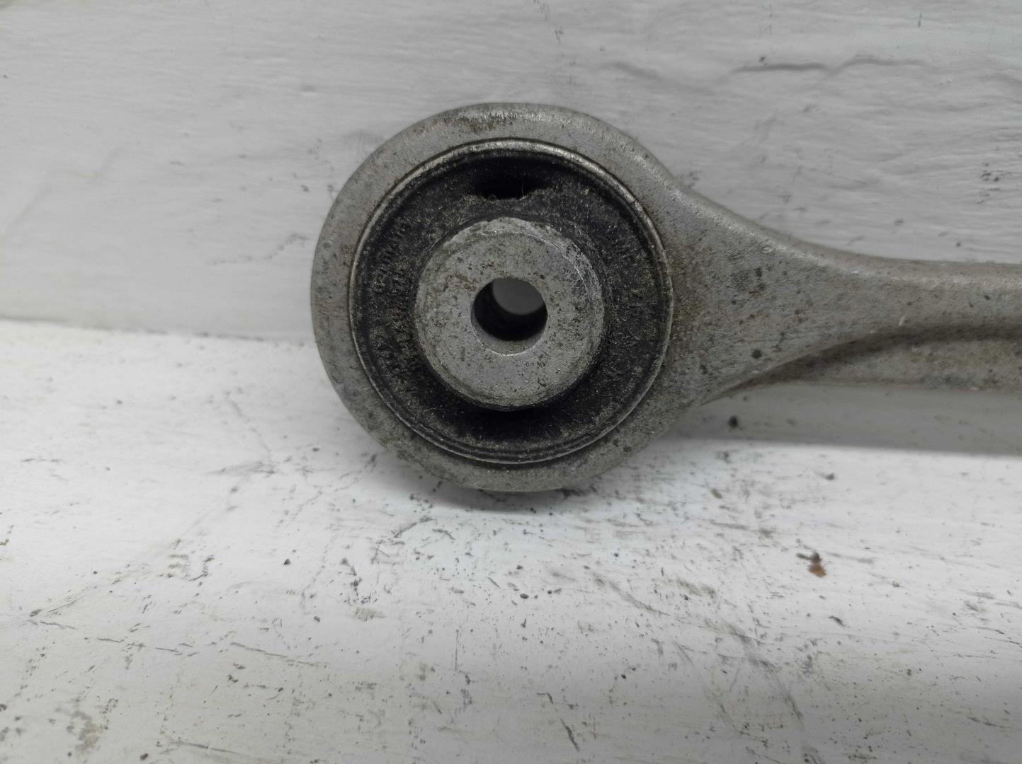 Рычаг передний верхний правый