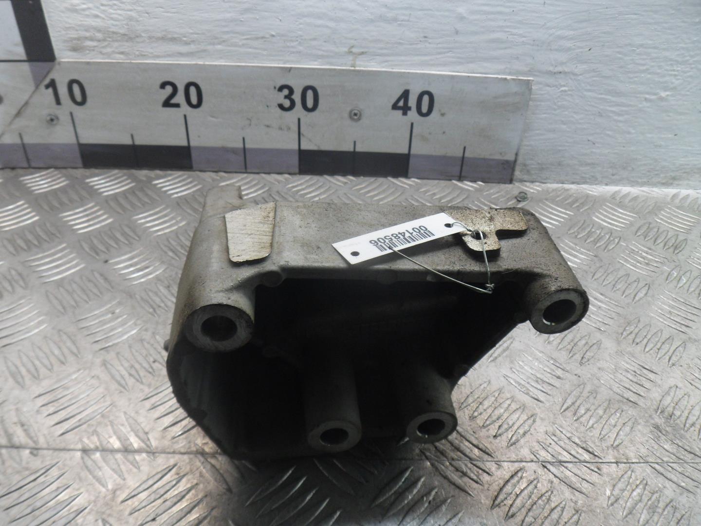 Кронштейн двигателя