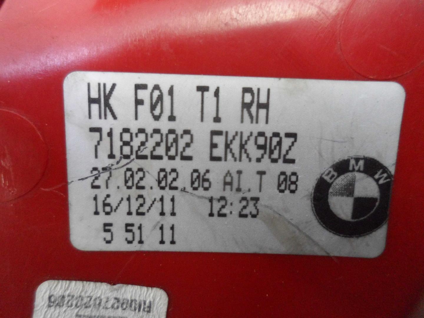 Фонарь задний наружный правый