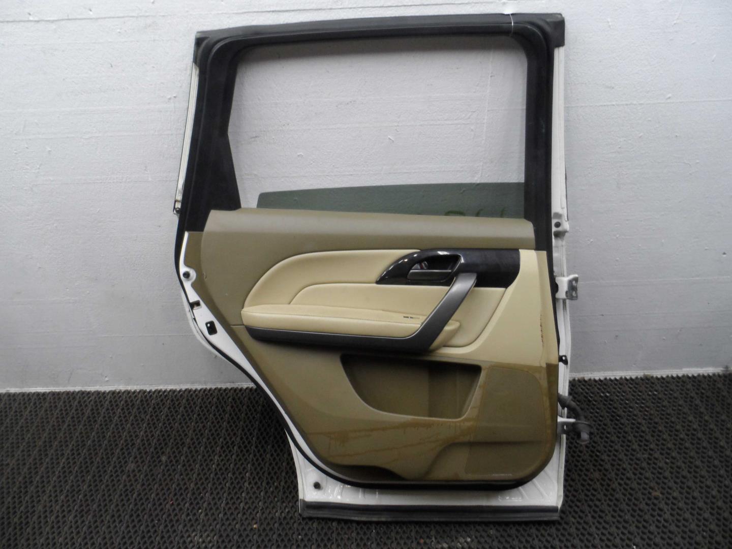 Замок двери задней левой