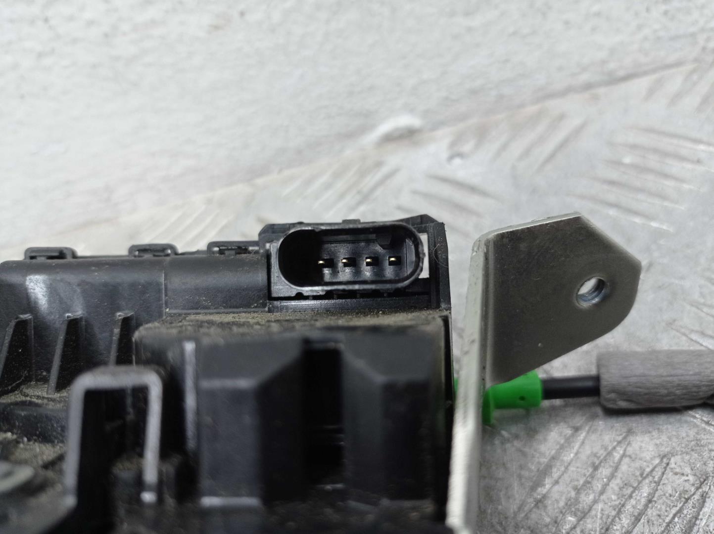 Замок багажника