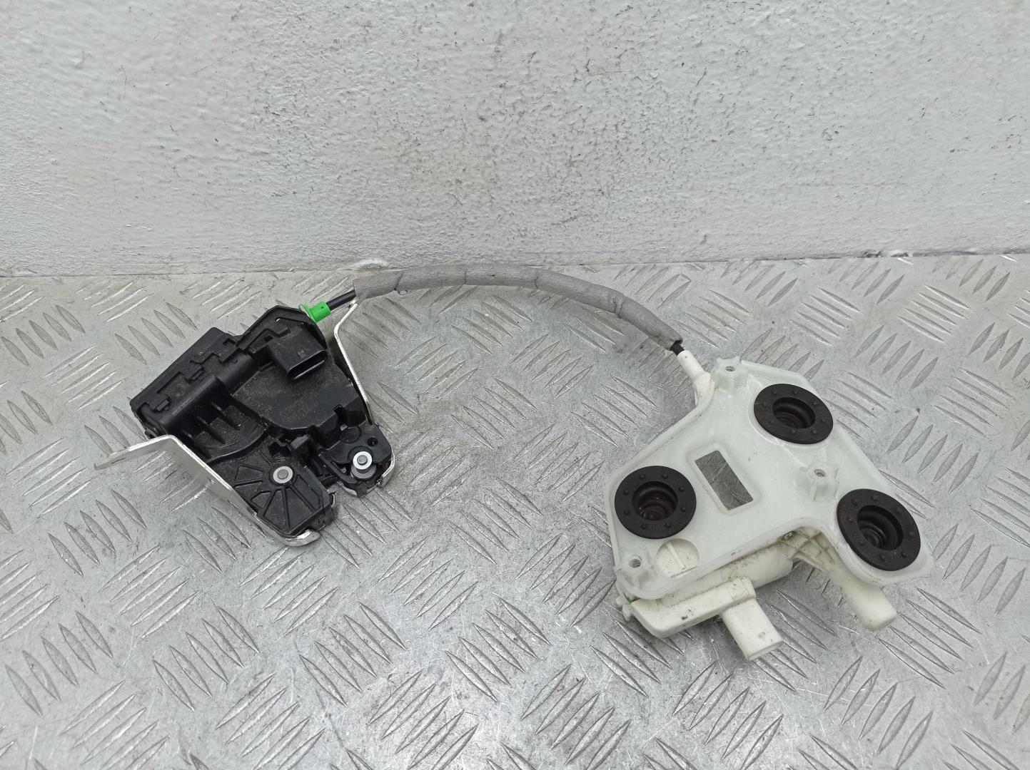 Замок багажника