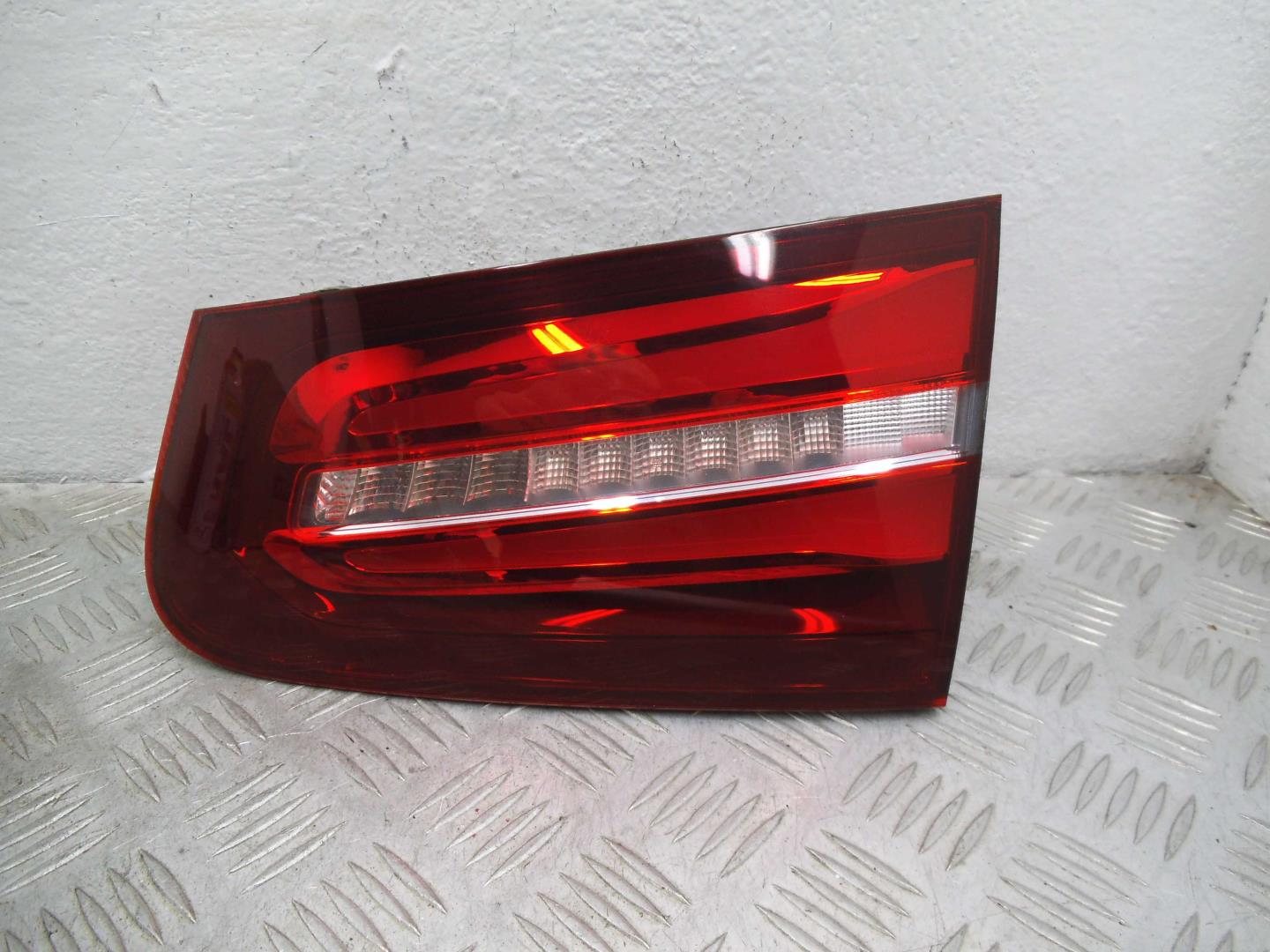 Фонарь задний внутренний правый