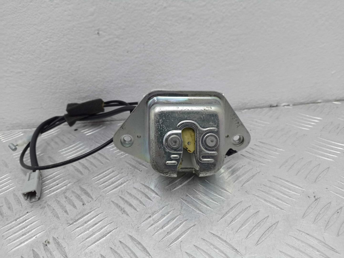 Замок багажника