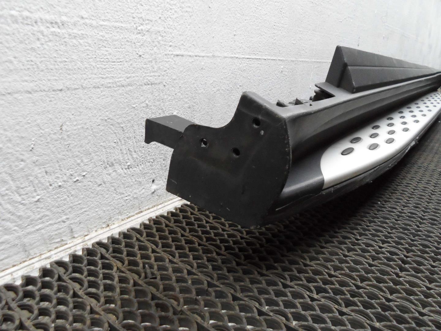 Подножка левая