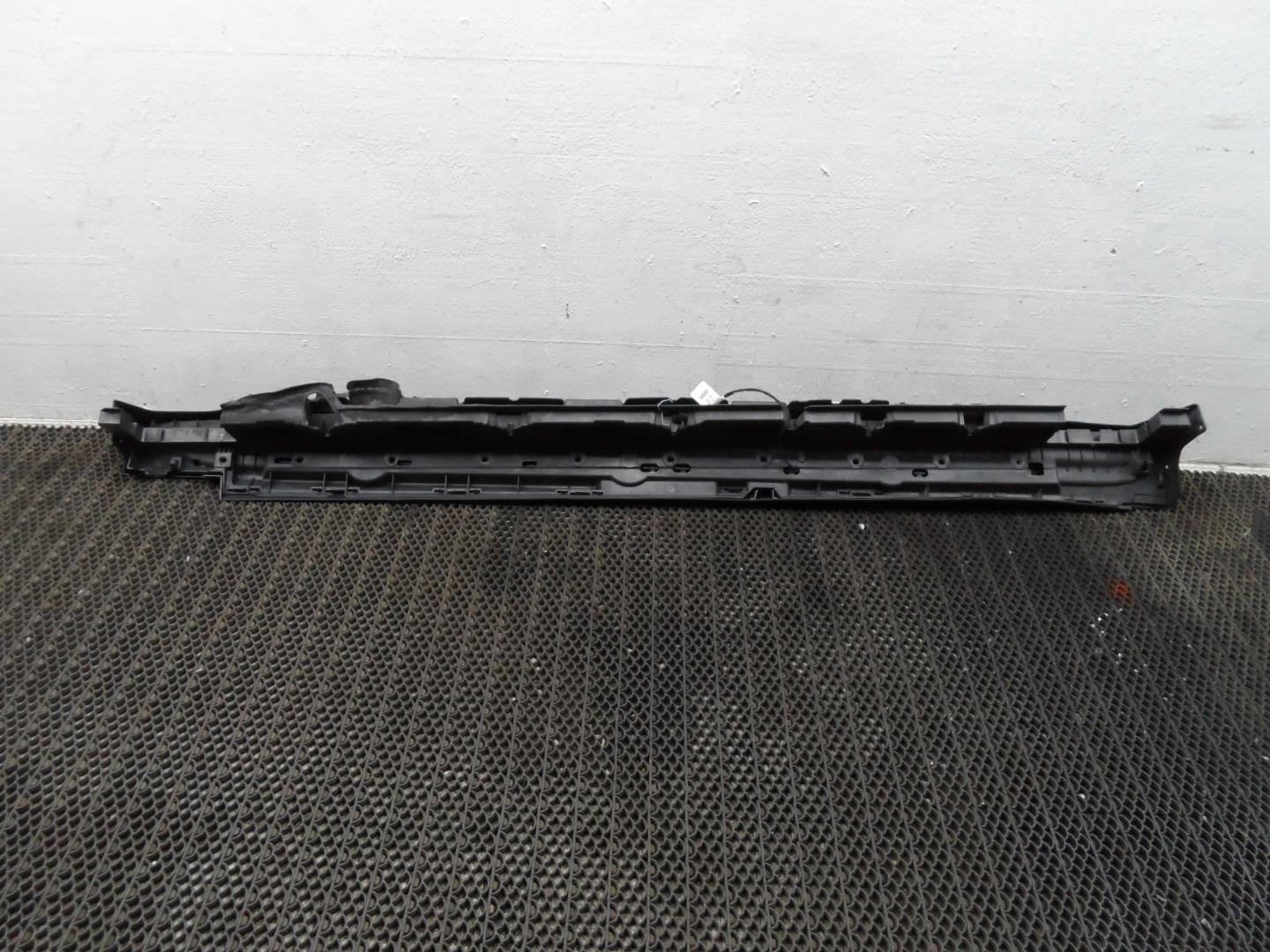 Подножка левая