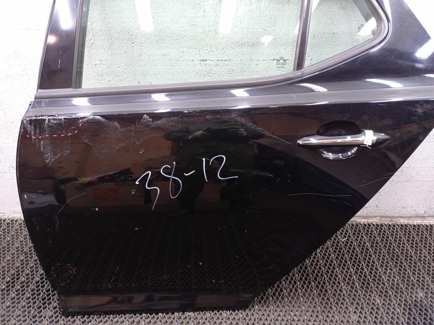 Стекло двери задней левой