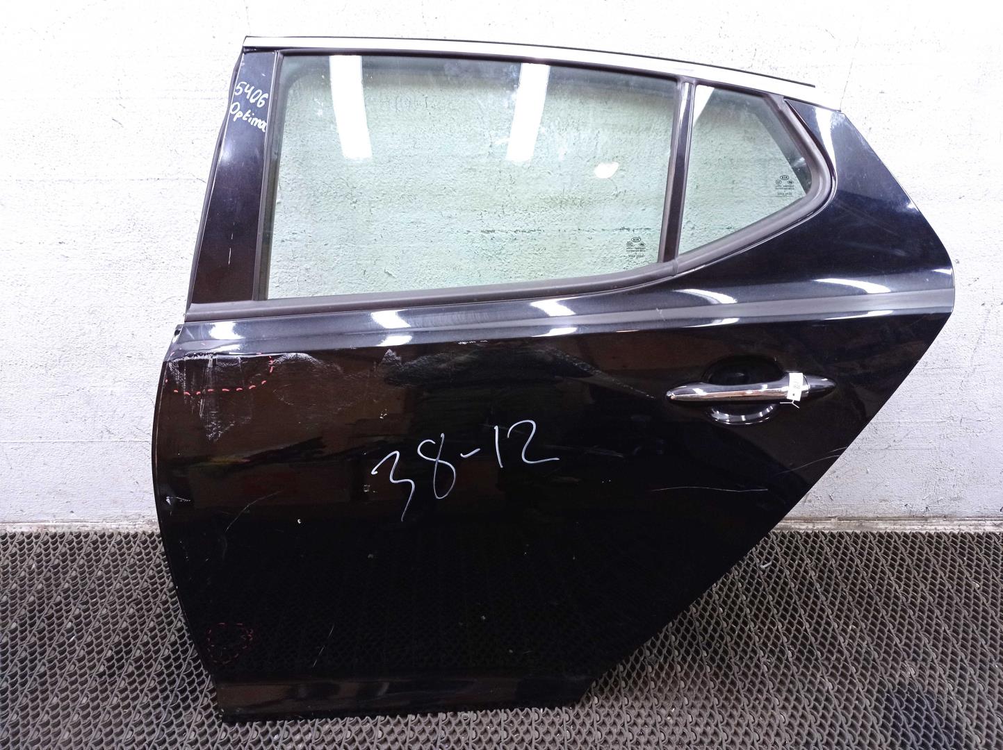 Стекло двери задней левой