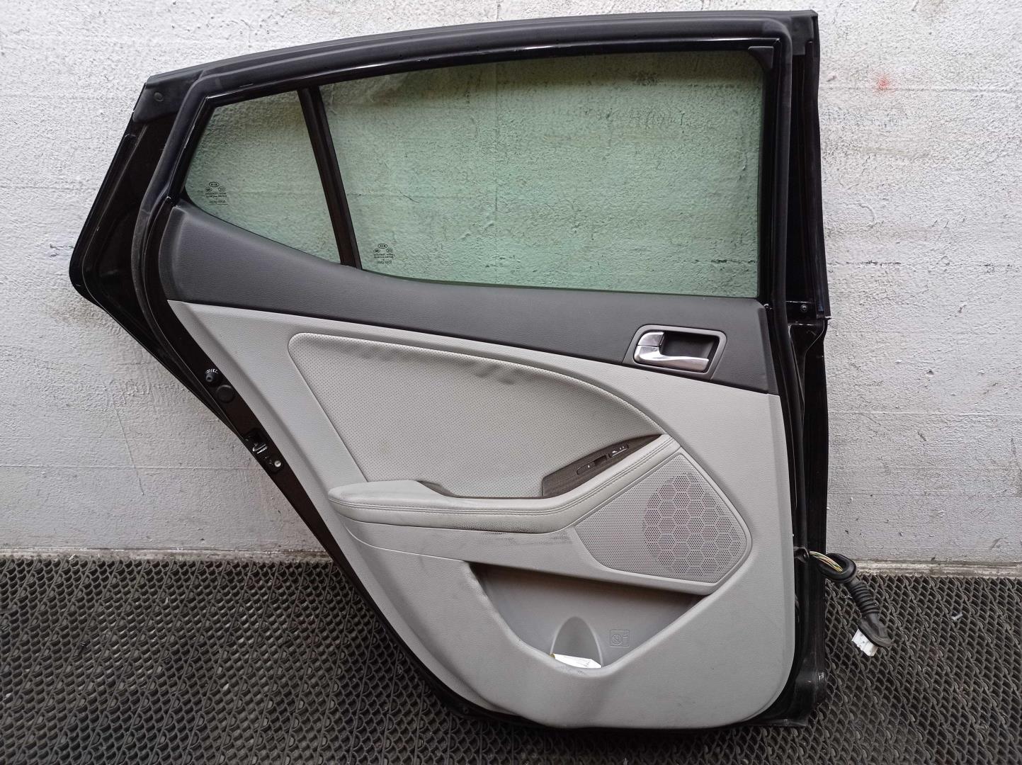 Стекло двери задней левой