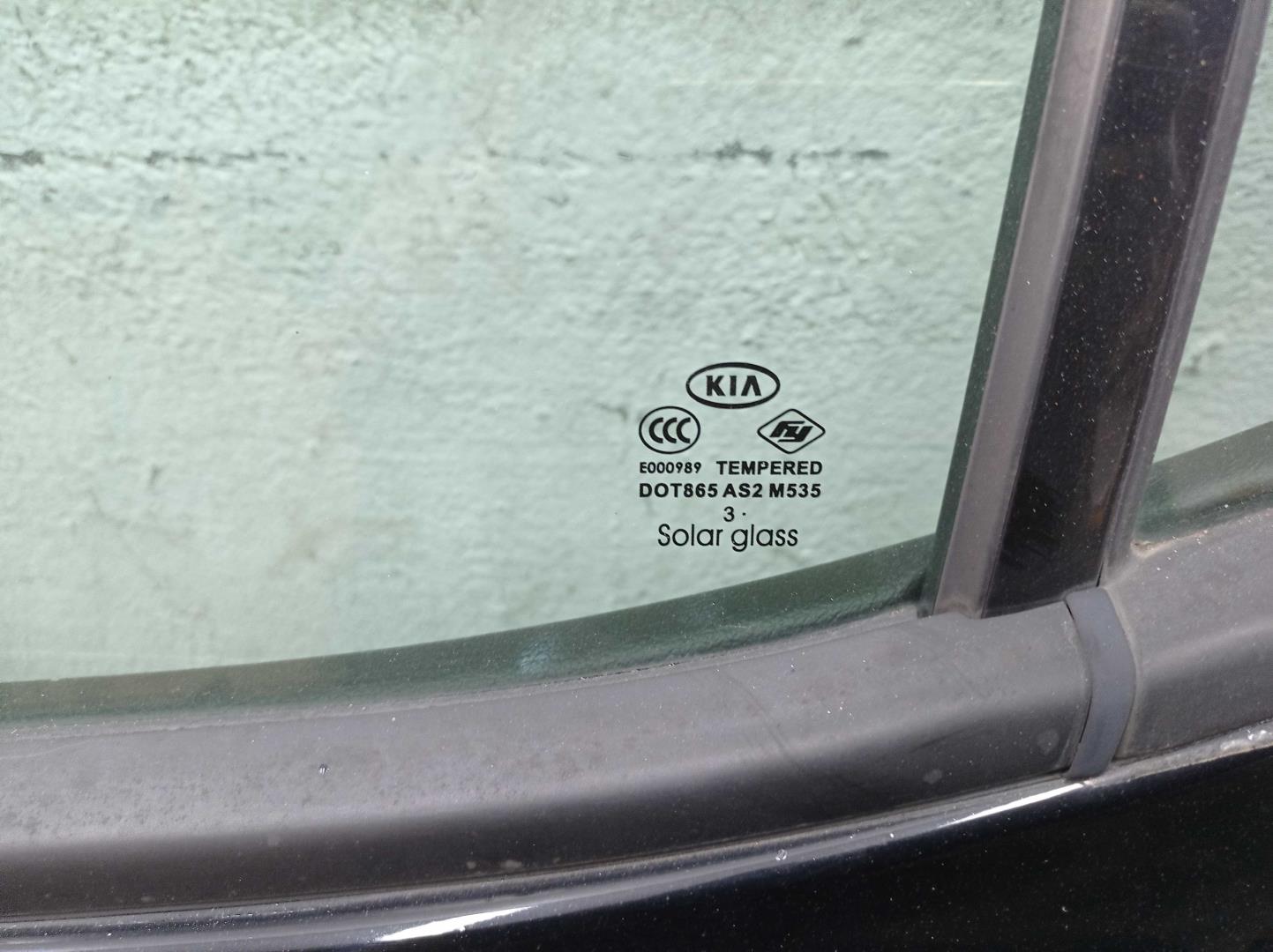 Стекло двери задней левой