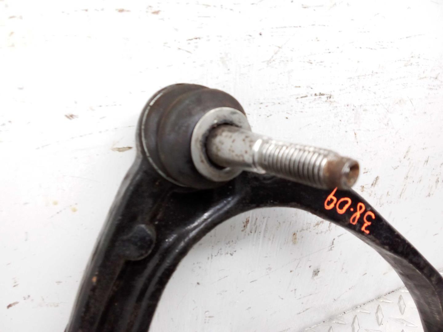 Рычаг передний верхний правый