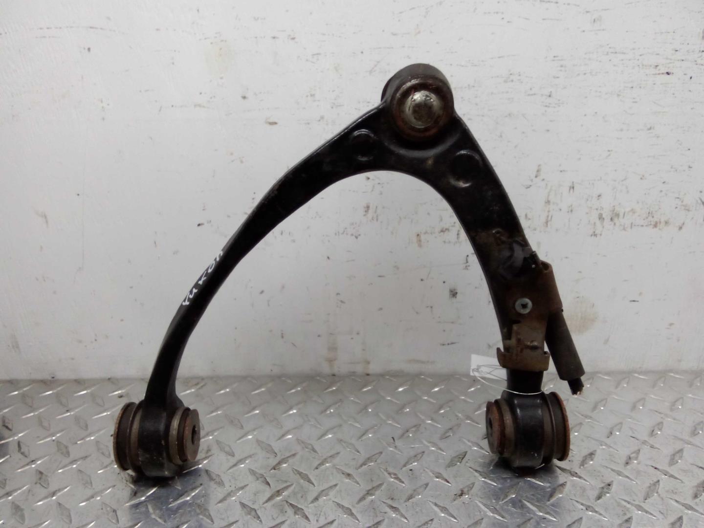 Рычаг передний верхний правый