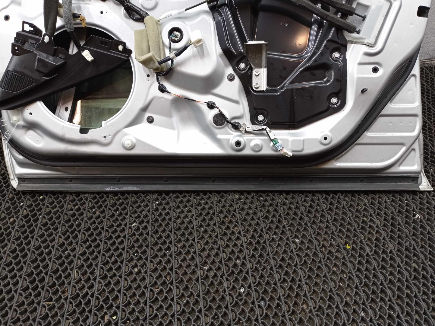 Дверь передняя правая